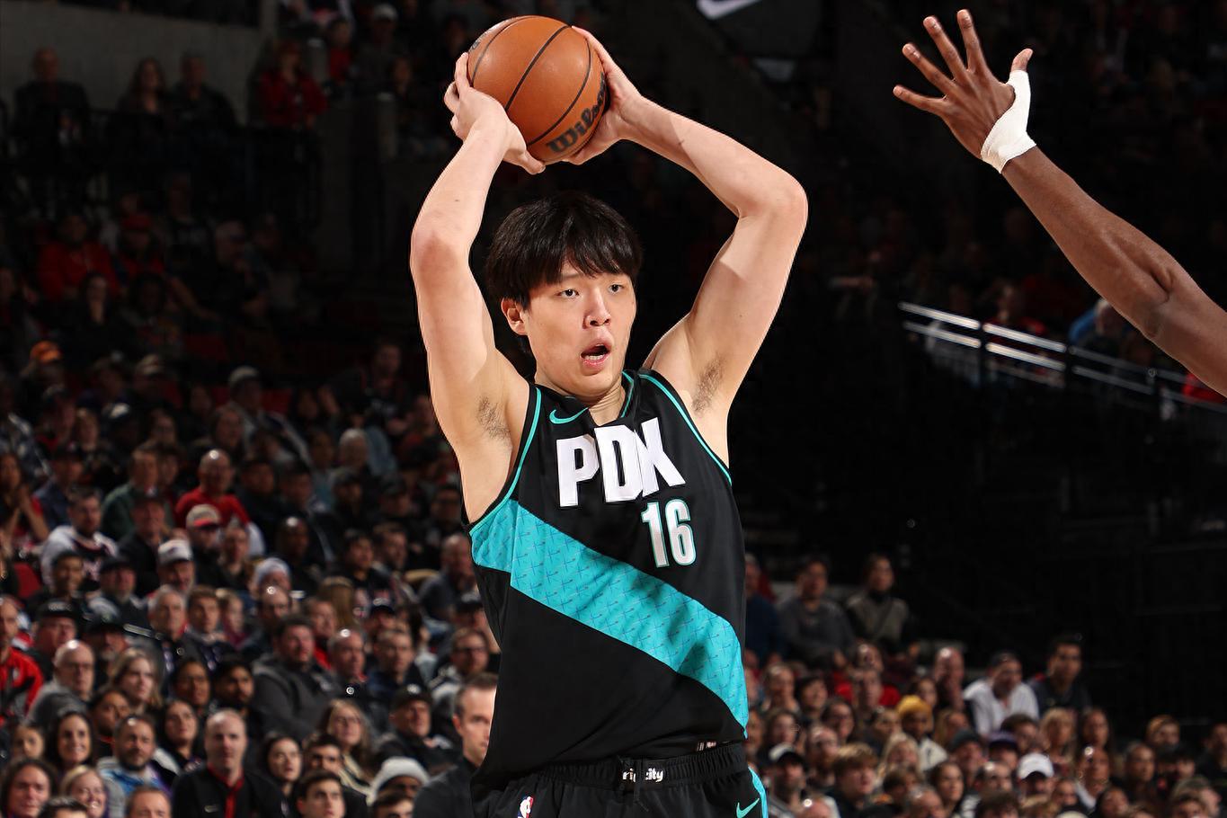 9分5板3助1帽0失误，杨瀚森最佳一战