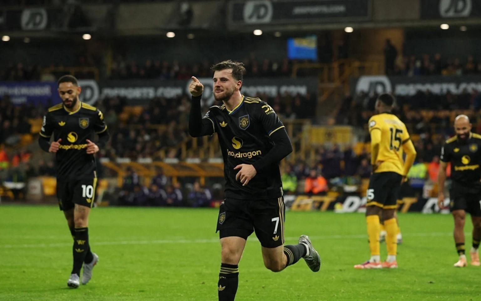 英超：曼联41大胜狼队，排名飙升六位