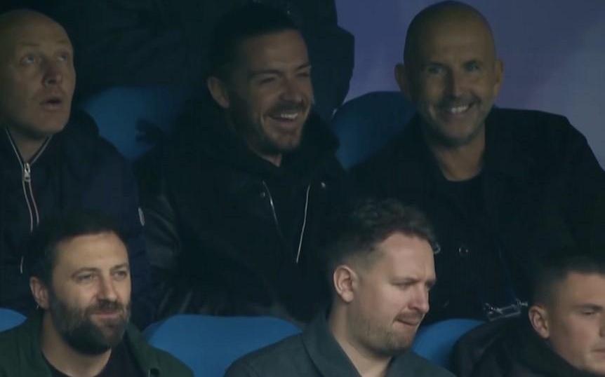 因回避规则无法出战曼城，格拉利什在阿提哈德看台观战