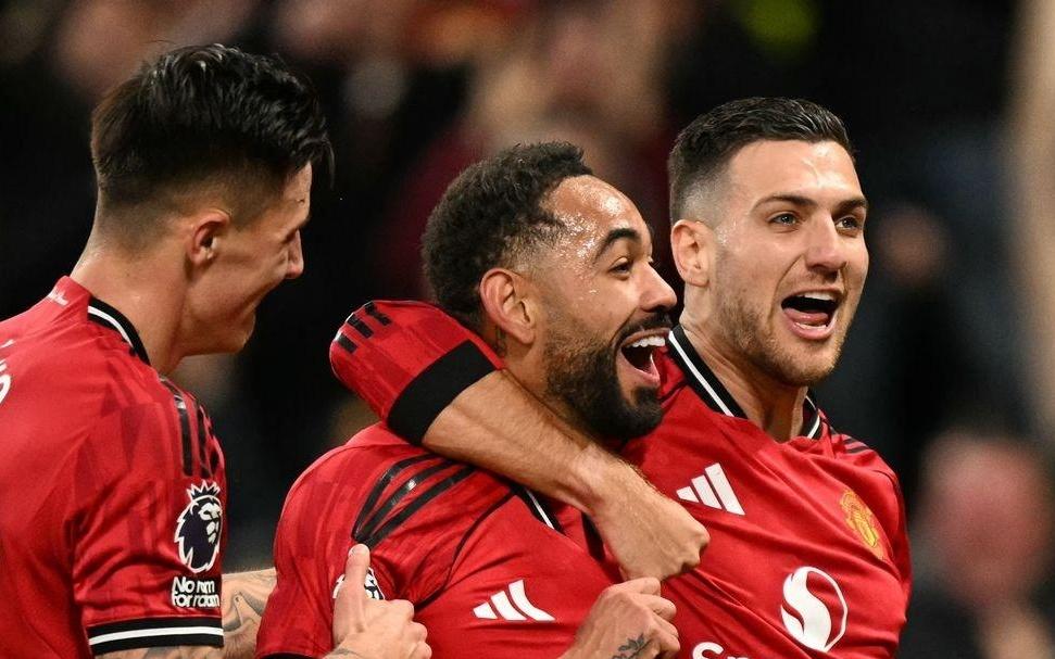 詹库科齐发威，曼晚评分：库尼亚、姆伯