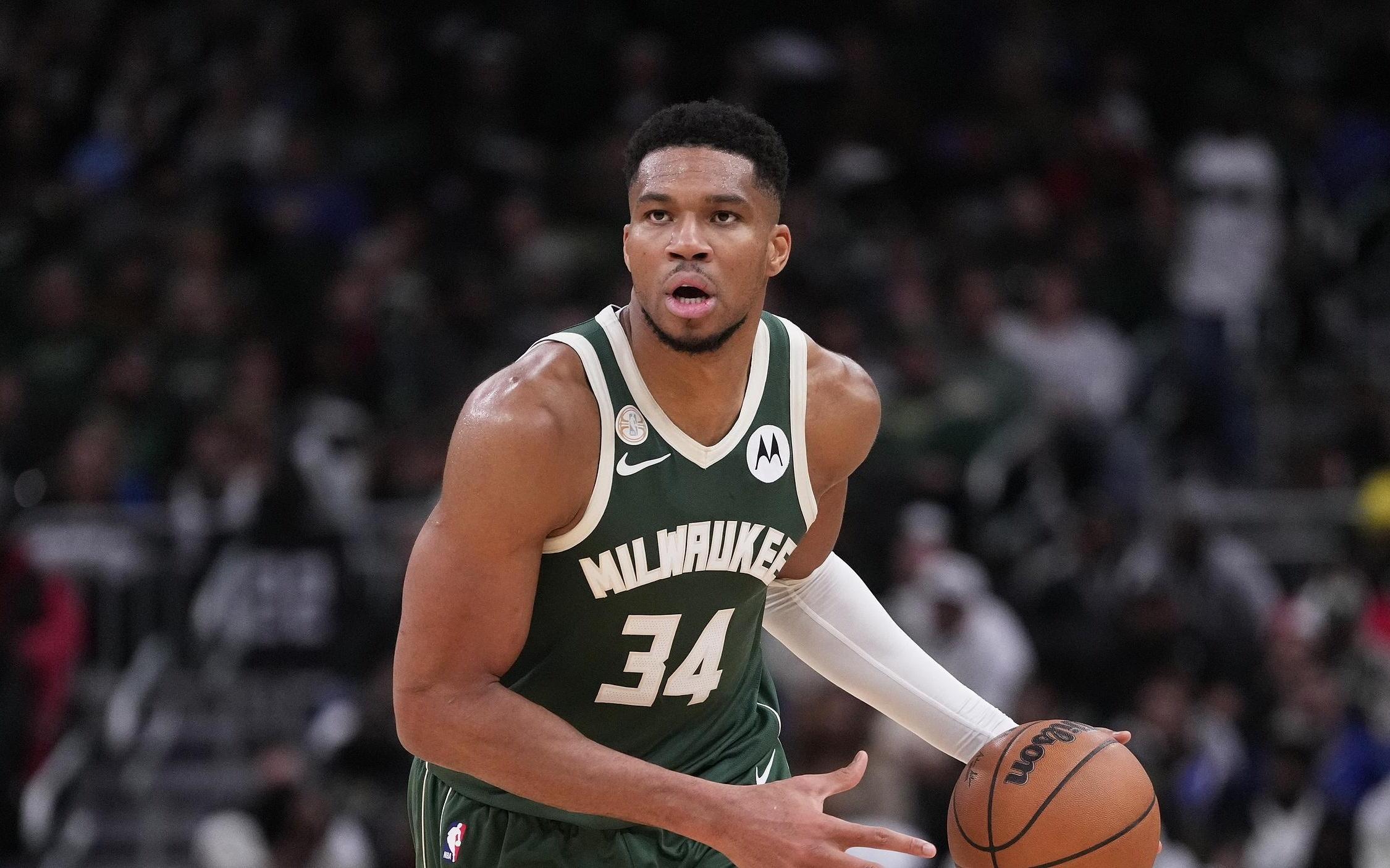 字母哥赛季前两战砍60+30+10，NBA历史首人