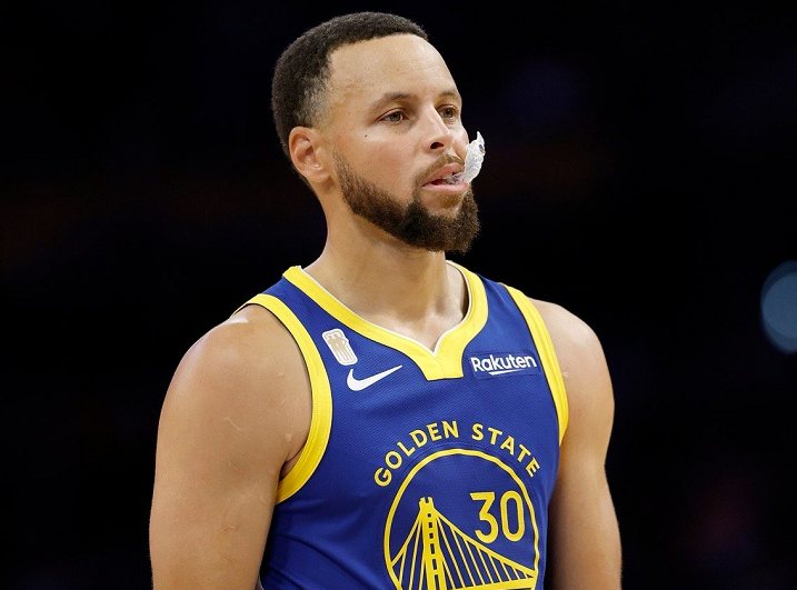 49分+9记三分球！就在今天，4项前无古人的NBA纪录被库里达成了