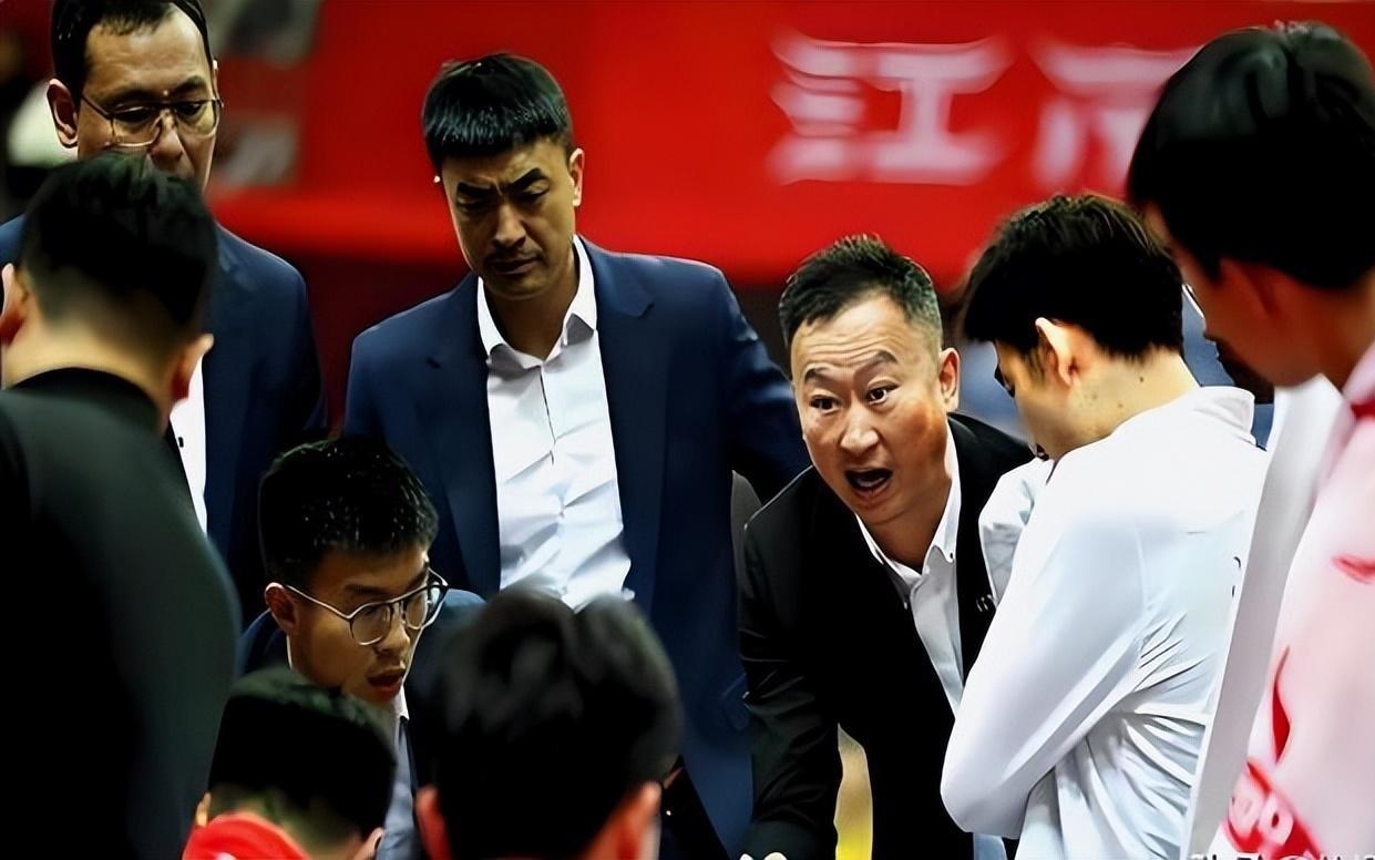 青岛胜山西，球迷：杨翰森走了，本以为会