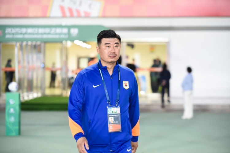 鲁媒：韩鹏此番是两头挑，负责泰山队日