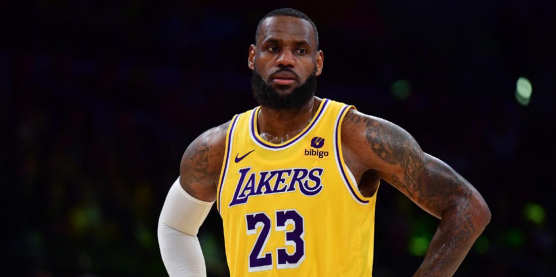 记者：詹姆斯从未想离开湖人，有球队抢不到他所以造谣！