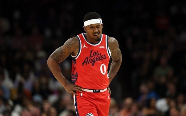 防守倒数第一！500万捡个累赘，快船再让他首发，雷霆能拿状元签