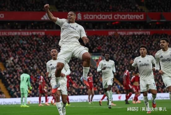 英超最新积分榜：切尔西客胜攀升第2，利物浦2连败跌至下半区！