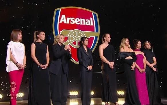 夺女足欧冠！官方：阿森纳女足获评2025年度最佳女足俱乐部