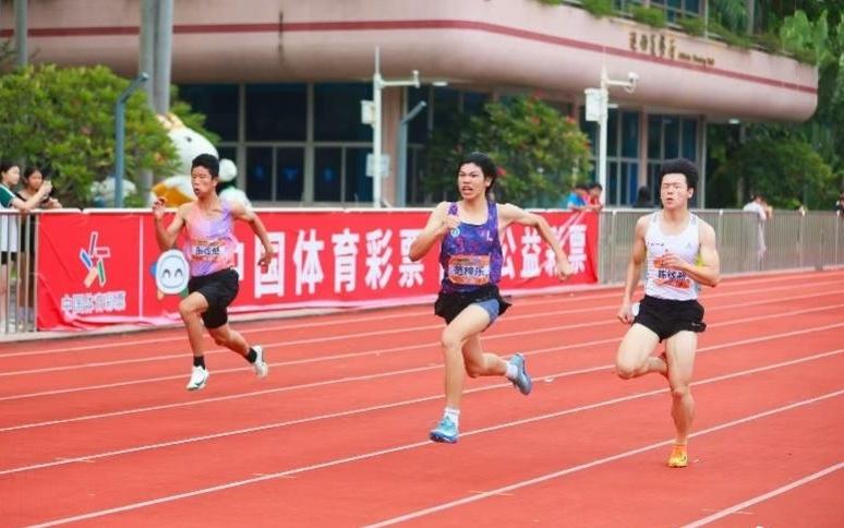 2025广州田径接力公开赛落幕，超700名健儿燃动羊城