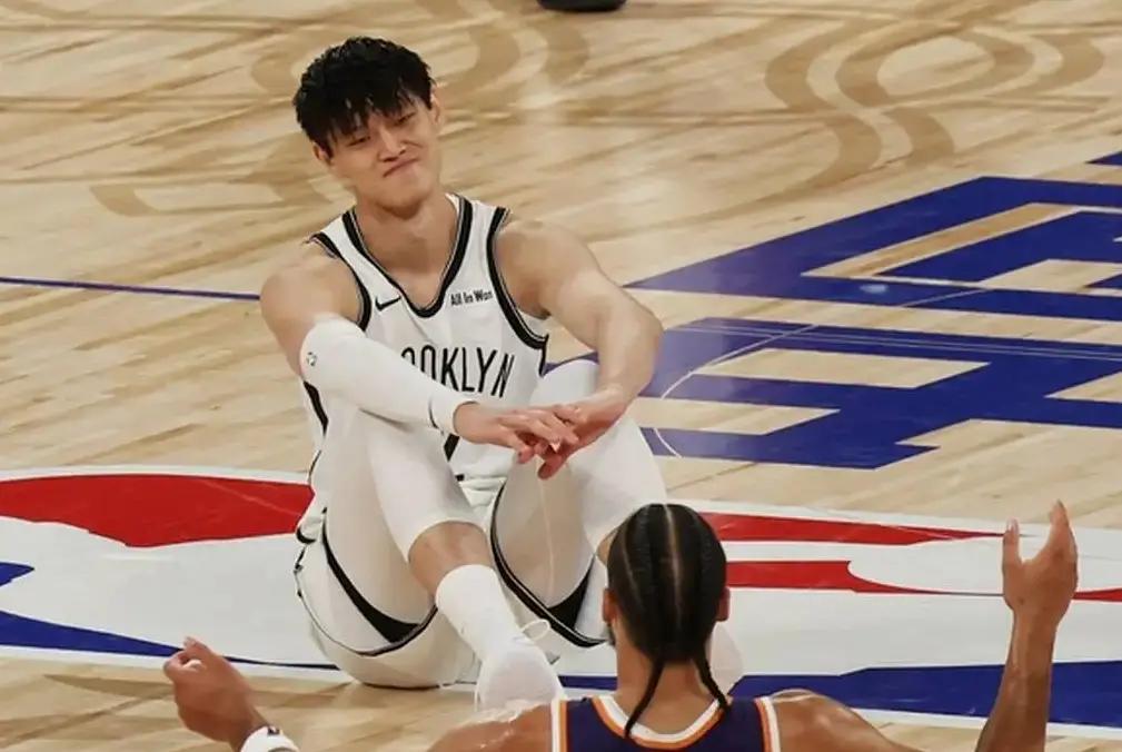 回国打CBA，还是加入发展联盟曾凡博