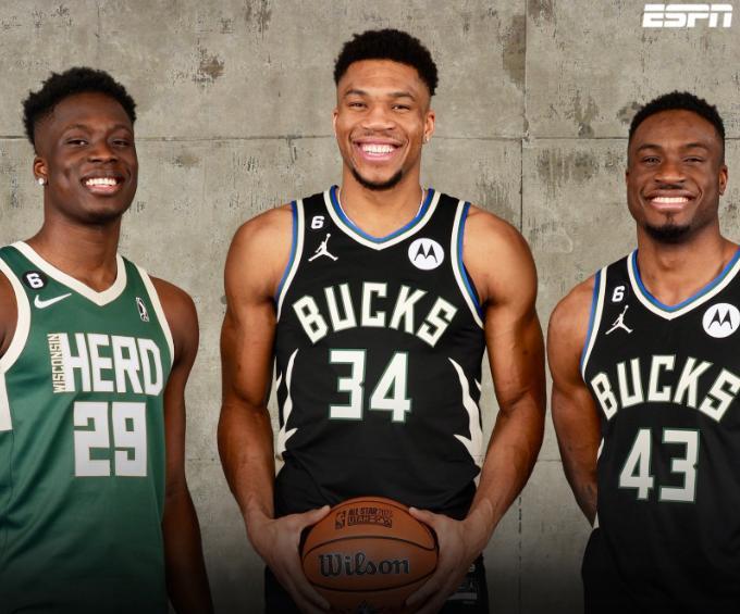 谁说NBA没有人情世故，雄鹿为挽留字母哥，又签约字母家族球员！