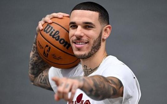 鲍尔:休赛季身体恢复进展正常预计赛季初不会出战背靠背