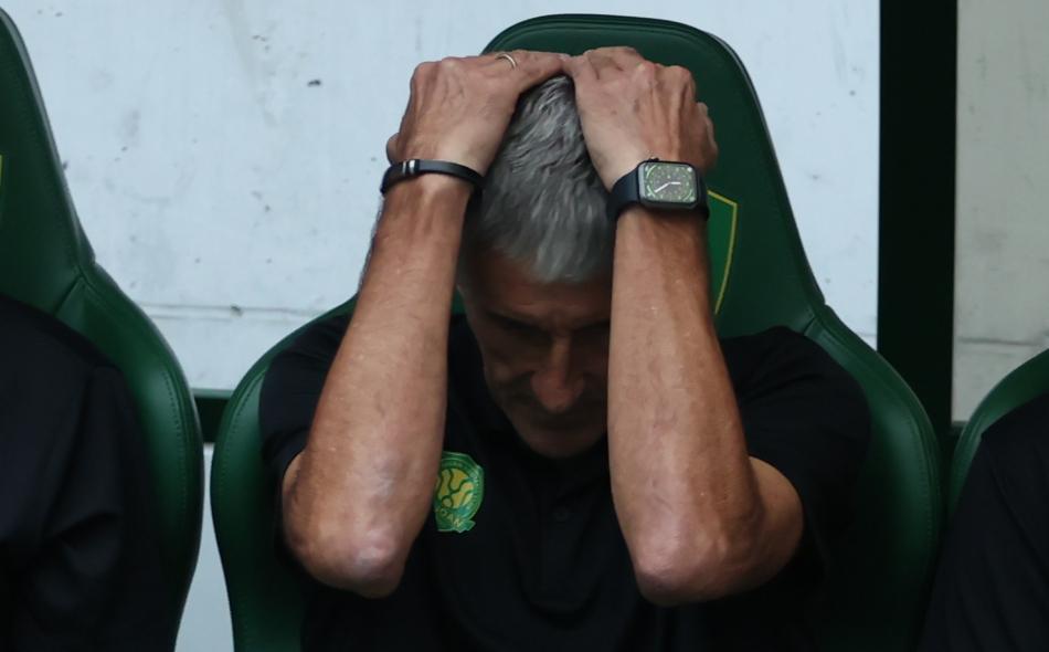 深夜再遭打击！亚冠惨败后，北京国安重磅处罚：内忧外患何谈争冠