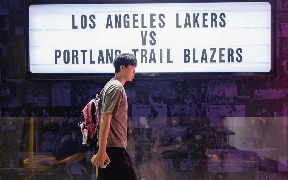 NBA生涯首次背靠背！开拓者社媒晒赛前入场照，杨瀚森出镜