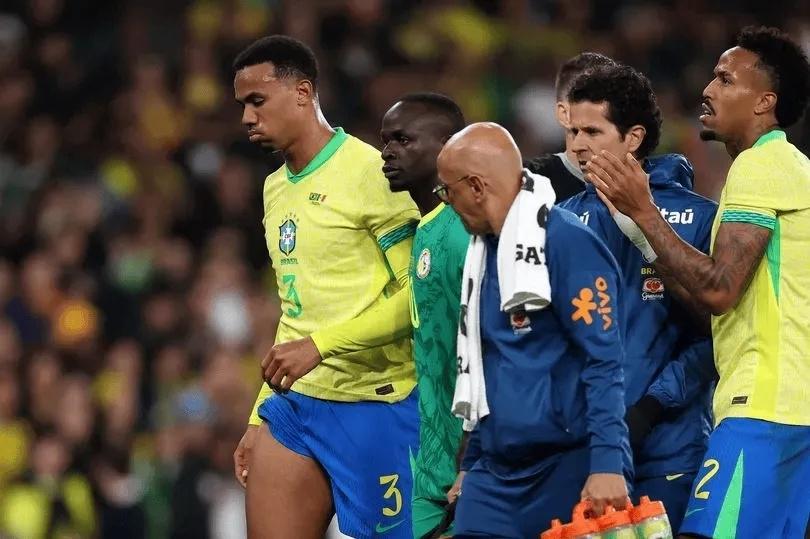 不妙！枪手铁卫国家队友谊赛受伤离场没他球队火力少一半