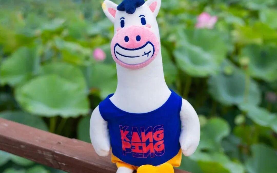 南马郑马加油鸭！马拉松超级周末的联名玩偶大比拼