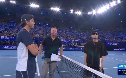 原地罚站澳网一球制胜，周杰伦止步首轮