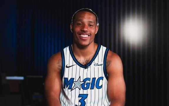 NBA总经理调查中：谁是休赛期最大赢家