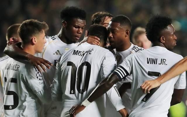 欧冠混乱现场!15万人抢2万张票球场挤爆女员工崩溃哭了