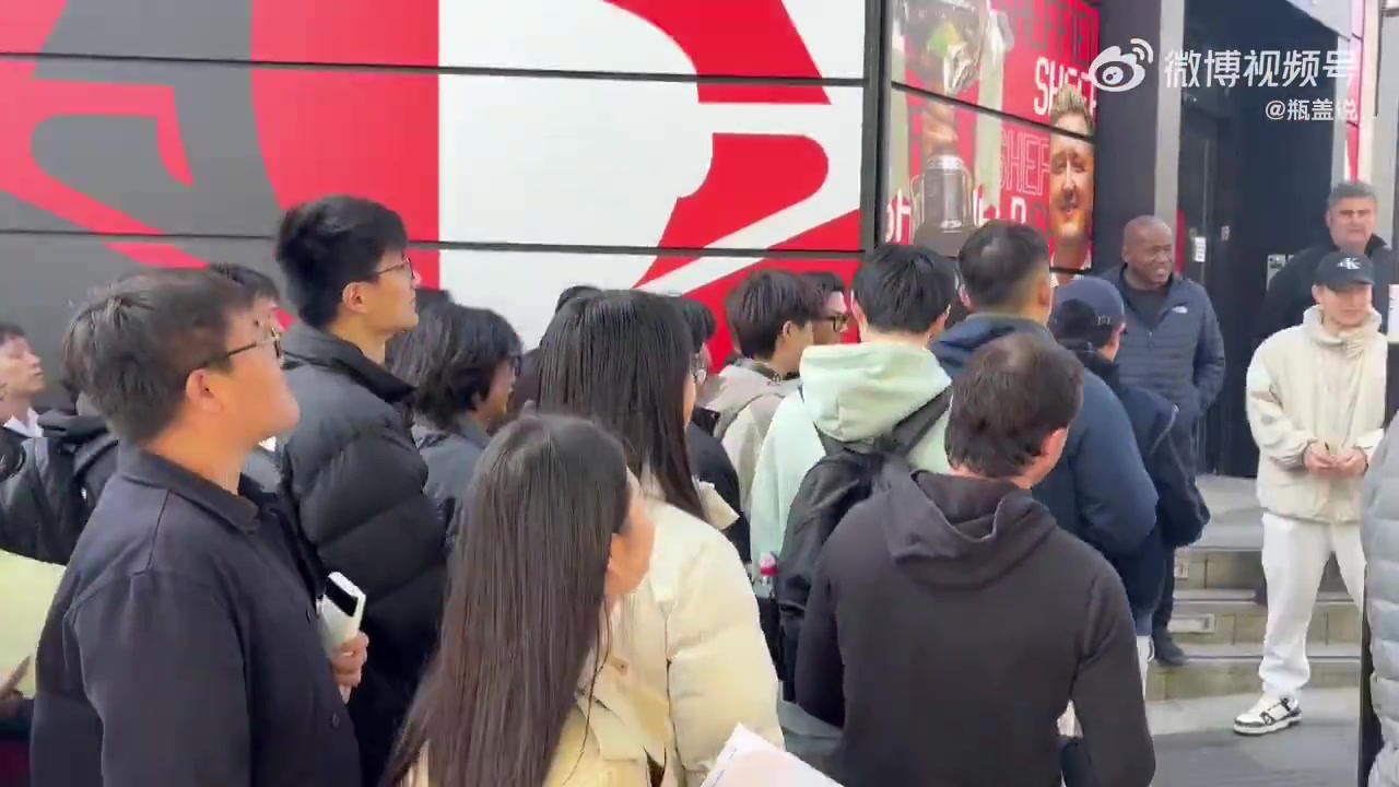 博主：兑现承诺，赵心童早上返回克鲁斯堡给粉丝签名合影