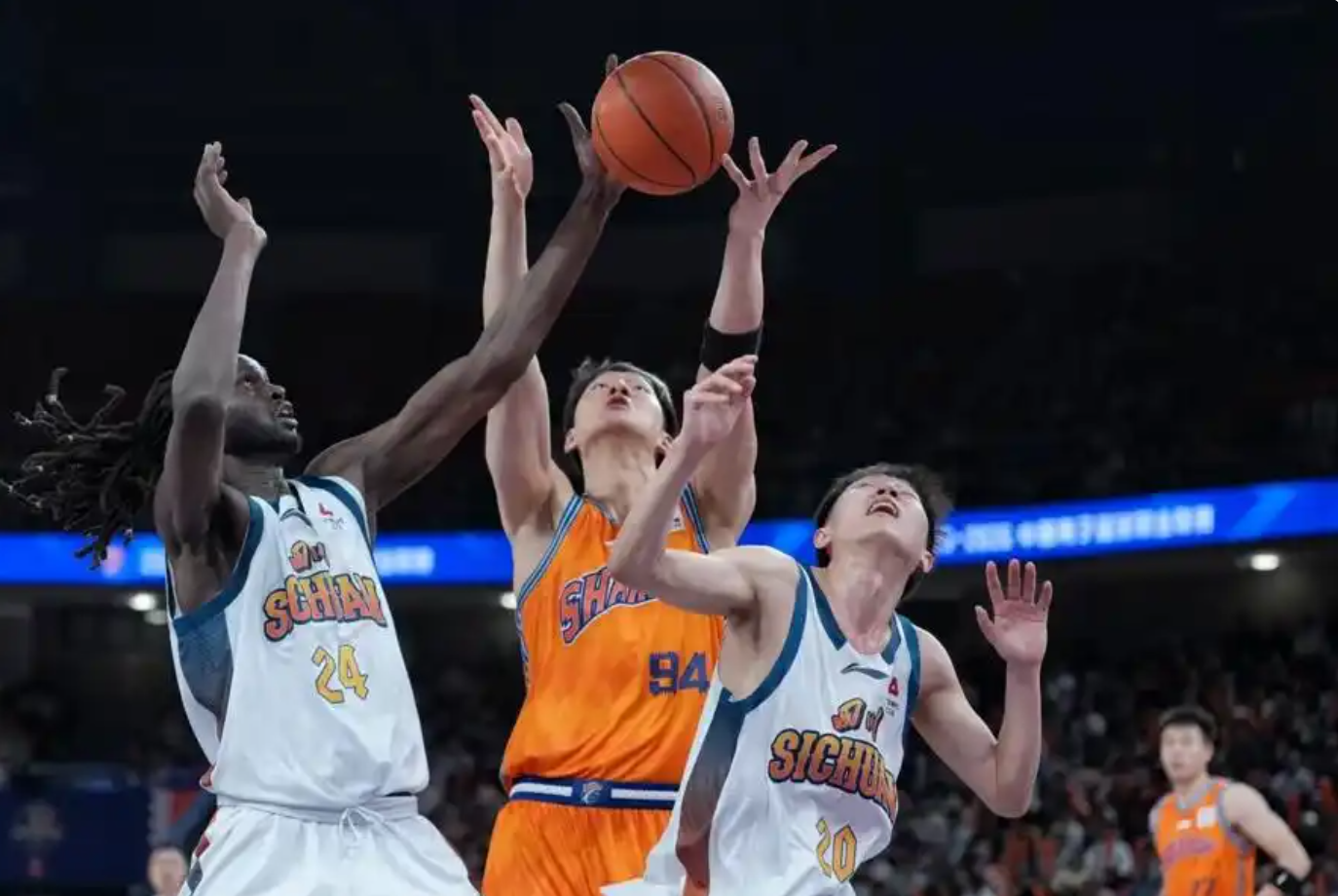 狂输36分，7连败！CBA最大混子球队出炉，球迷：快滚出CBA