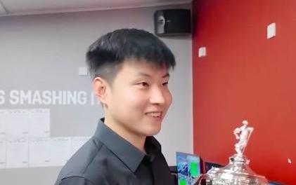 赵心童三杆破百40速胜晋级，赛后拿到