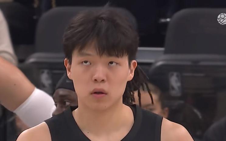 杨瀚森只打3分47秒赛季新低！却被美记质疑，遭遇美网友集体炮轰