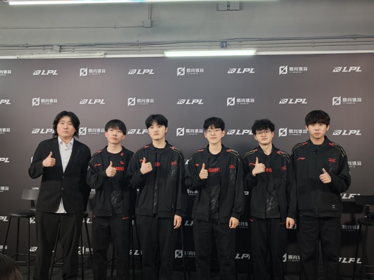 JDG赛后群访教练：执教JDG的目标就是想拿一次冠军