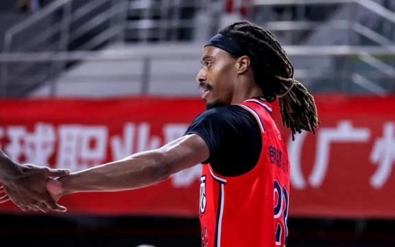 CBA最新消息！广东宏远补充强援，史密斯正式签约，乔治加盟广州