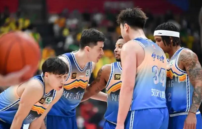 CBA最惨队！一外援提桶跑路一外援被裁新赛季前景蒙上阴影