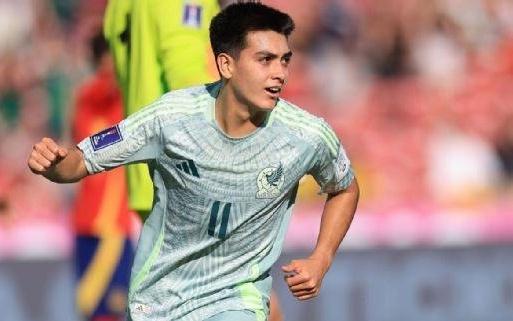 乌戈桑切斯：莫拉踢球像布特拉格诺，希