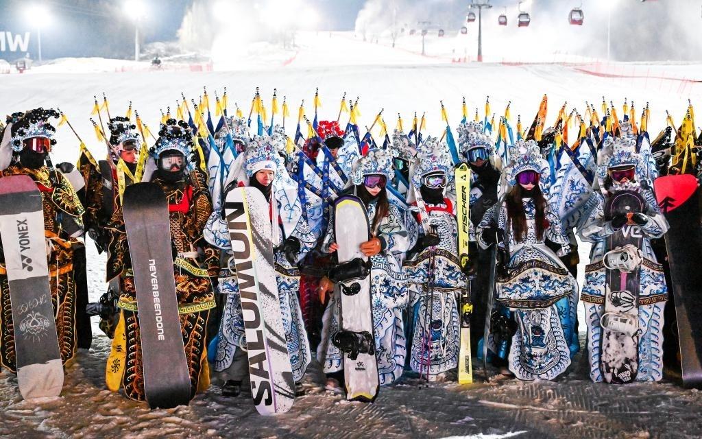 镜头内外热雪沸腾！中国冰雪产业冲击万亿大关