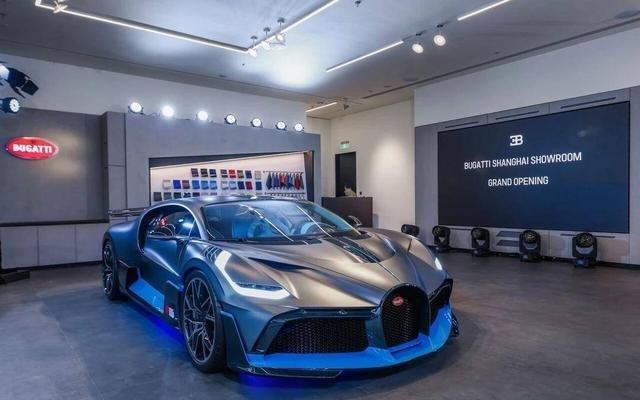 超跑界“天花板”集结黄浦江畔，全球限量40台布加迪Divo迎来国内首秀